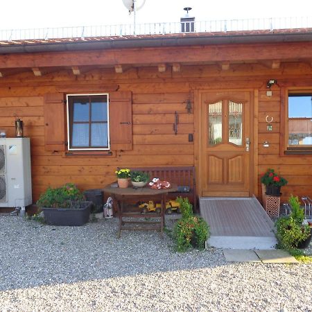 Barrierefreies Zimmer Im Blockhaus Mit Sauna Am See Soyen ภายนอก รูปภาพ
