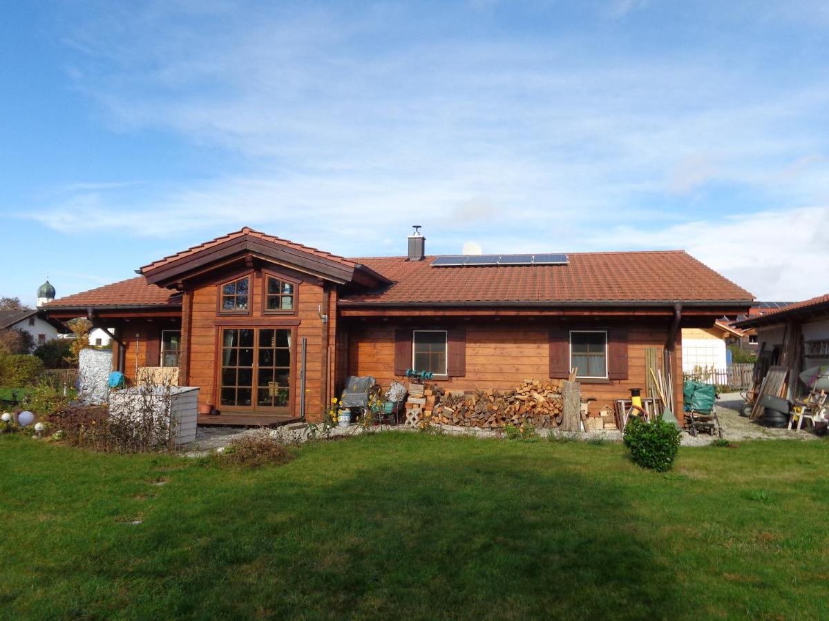 Barrierefreies Zimmer Im Blockhaus Mit Sauna Am See Soyen ภายนอก รูปภาพ