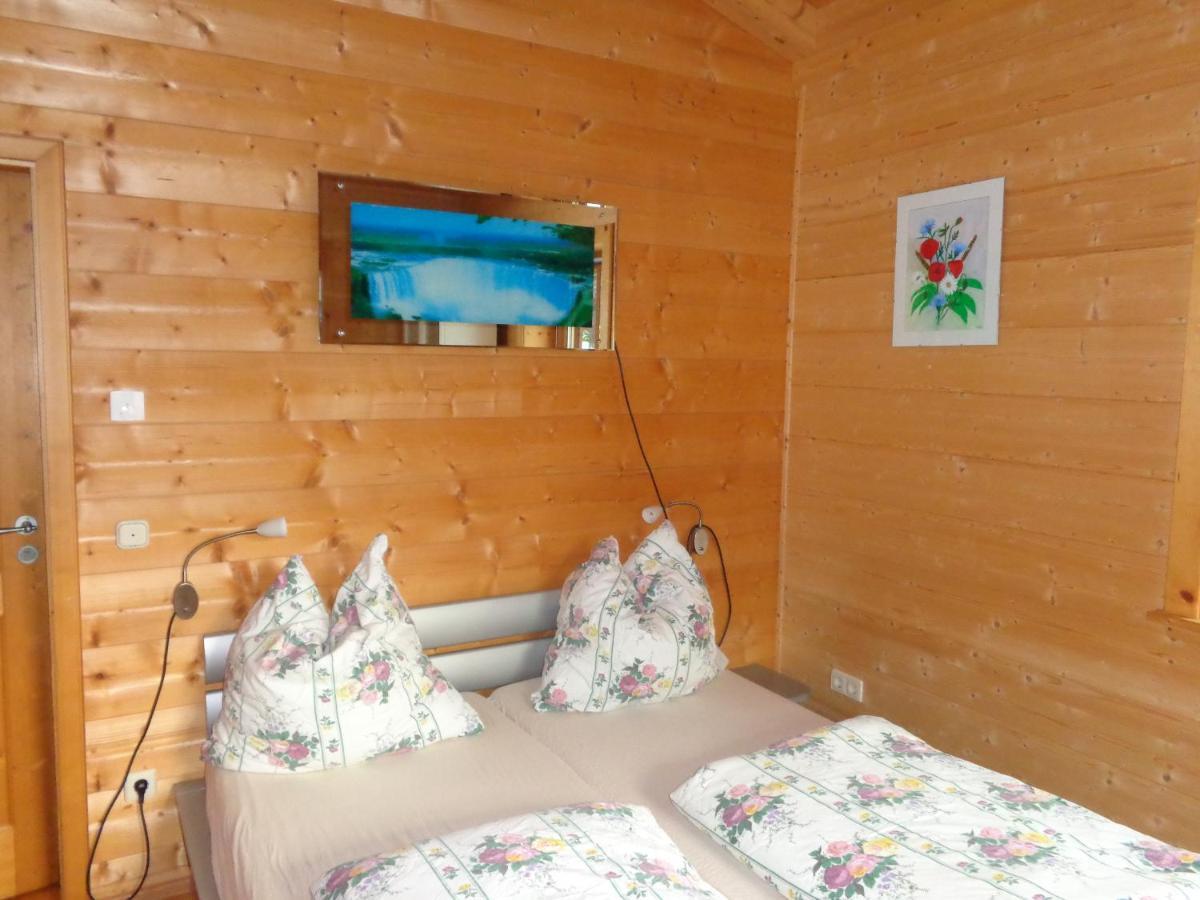 Barrierefreies Zimmer Im Blockhaus Mit Sauna Am See Soyen ภายนอก รูปภาพ