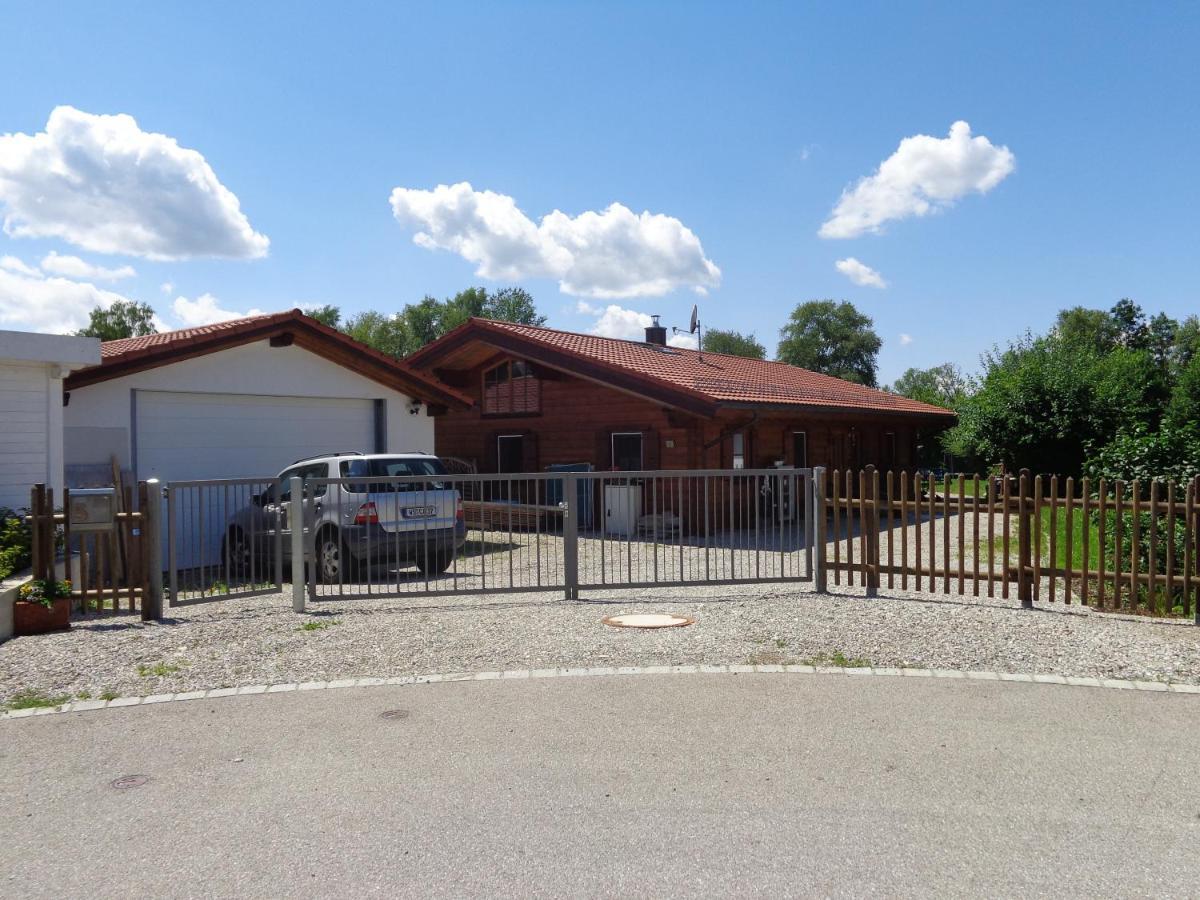 Barrierefreies Zimmer Im Blockhaus Mit Sauna Am See Soyen ภายนอก รูปภาพ