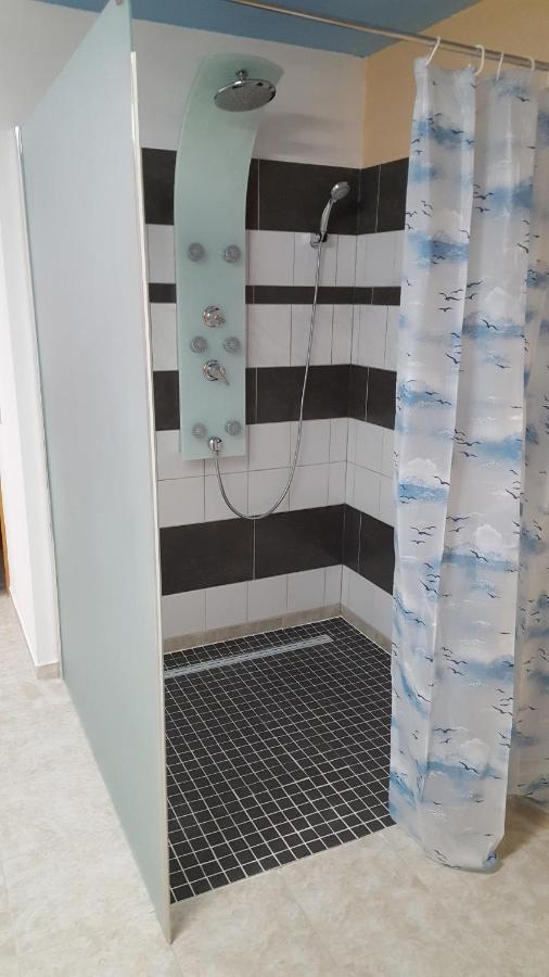 Barrierefreies Zimmer Im Blockhaus Mit Sauna Am See Soyen ภายนอก รูปภาพ