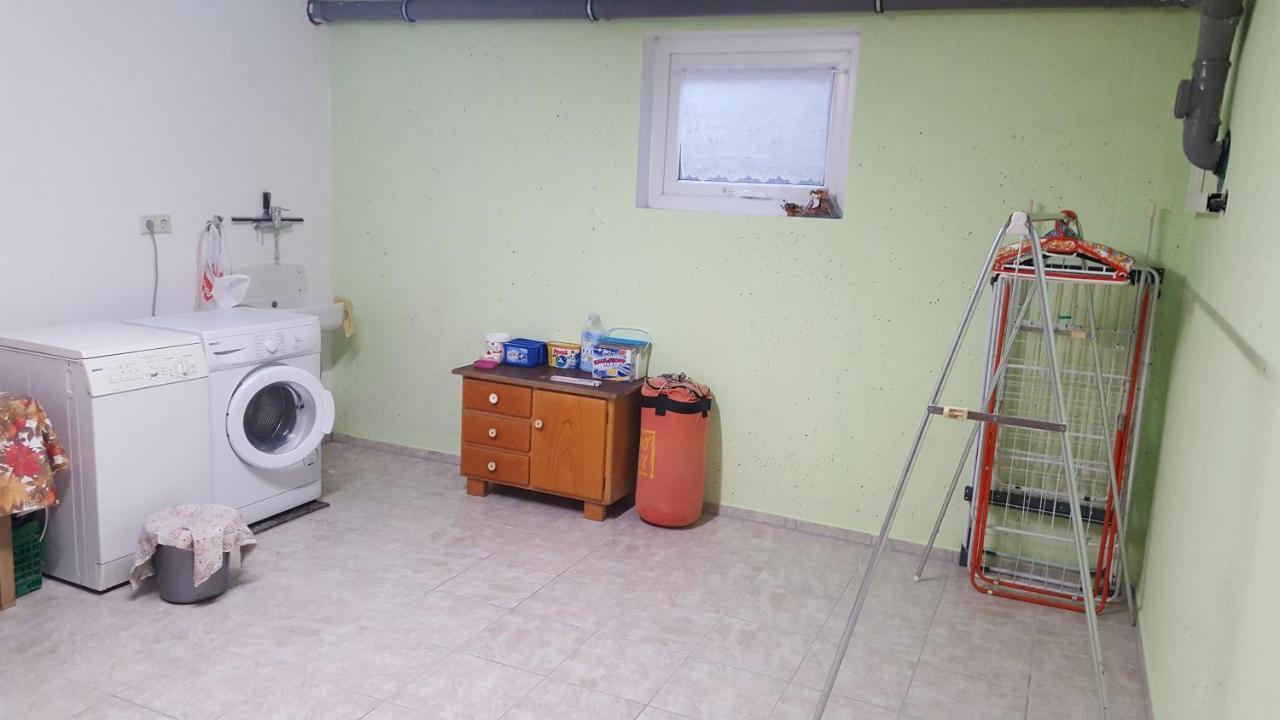 Barrierefreies Zimmer Im Blockhaus Mit Sauna Am See Soyen ภายนอก รูปภาพ