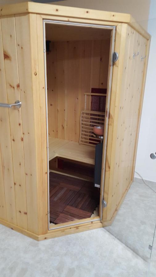 Barrierefreies Zimmer Im Blockhaus Mit Sauna Am See Soyen ภายนอก รูปภาพ