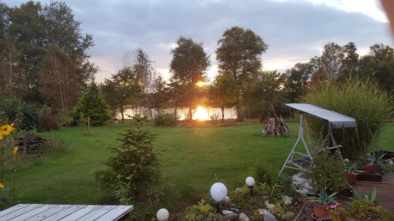 Barrierefreies Zimmer Im Blockhaus Mit Sauna Am See Soyen ภายนอก รูปภาพ
