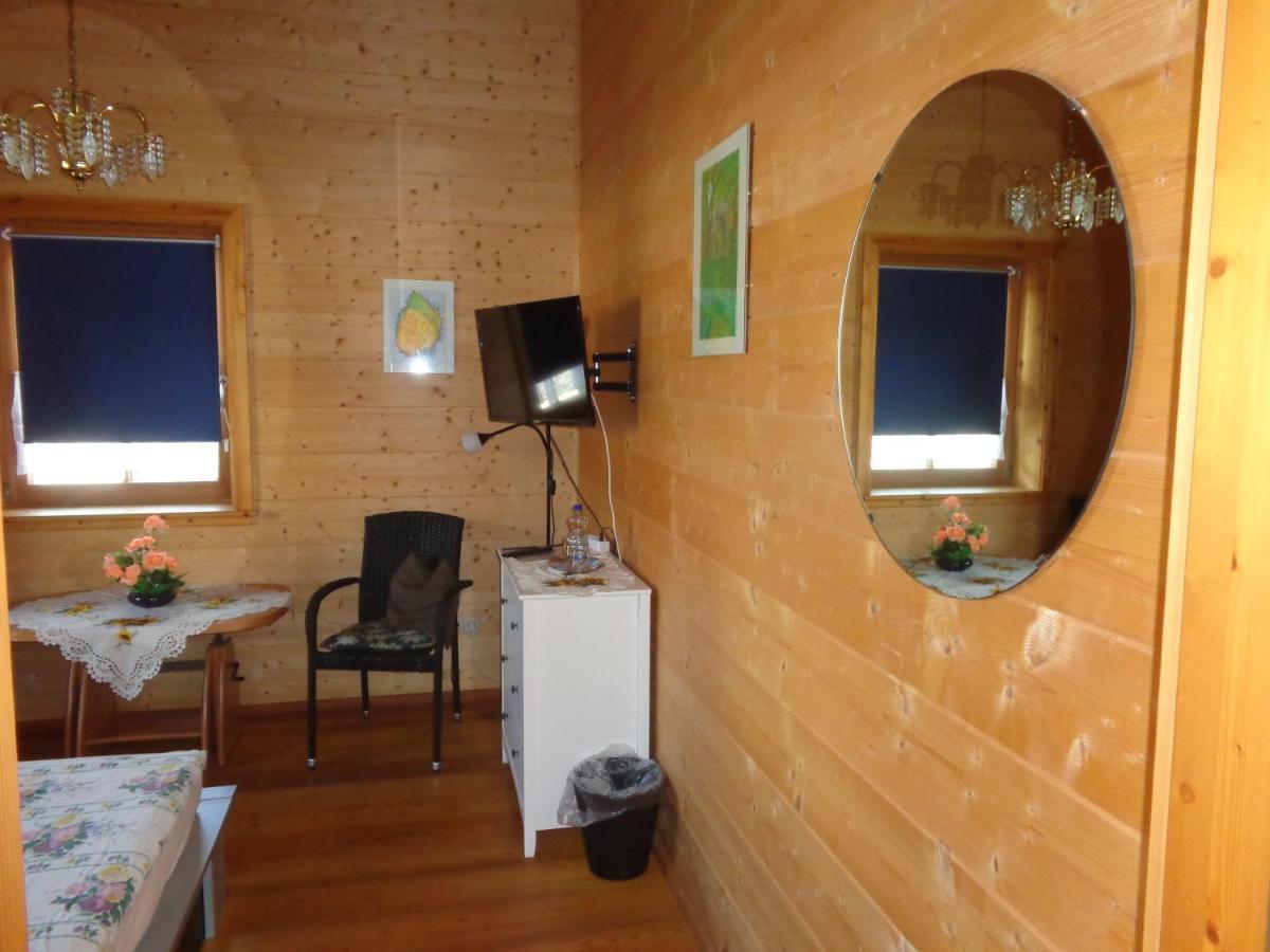 Barrierefreies Zimmer Im Blockhaus Mit Sauna Am See Soyen ภายนอก รูปภาพ
