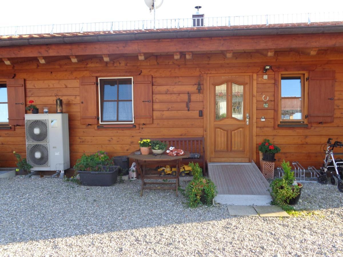 Barrierefreies Zimmer Im Blockhaus Mit Sauna Am See Soyen ภายนอก รูปภาพ