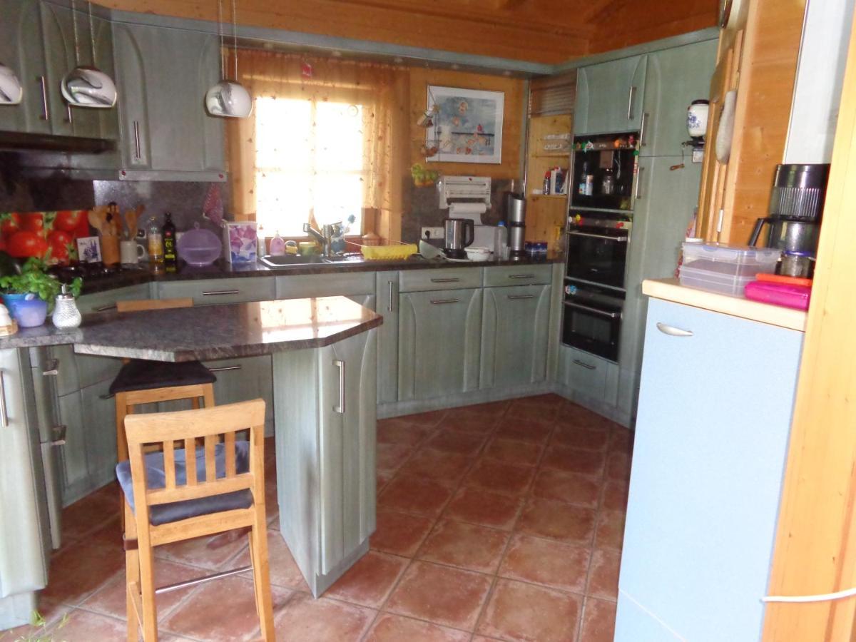 Barrierefreies Zimmer Im Blockhaus Mit Sauna Am See Soyen ภายนอก รูปภาพ