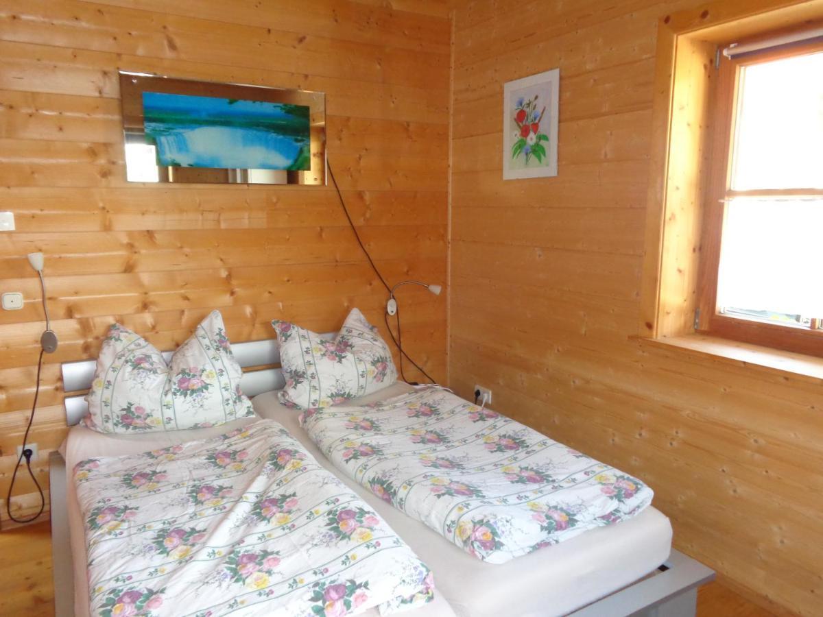 Barrierefreies Zimmer Im Blockhaus Mit Sauna Am See Soyen ภายนอก รูปภาพ